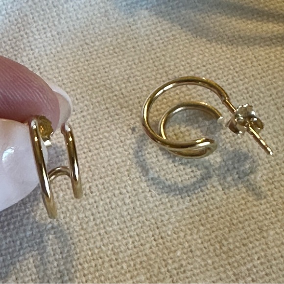 Mejuri 14k Gold Twin Hoops - Picture 3 of 9